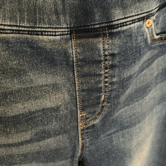 Levi Signature pull on jeans. Very popular on Amazon. Size 12 Long. EUC. - Picture 4 of 5